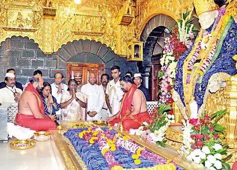 राष्ट्रपती द्रौपदी मुर्मू यांनी घेतले साईबाबांचे दर्शन