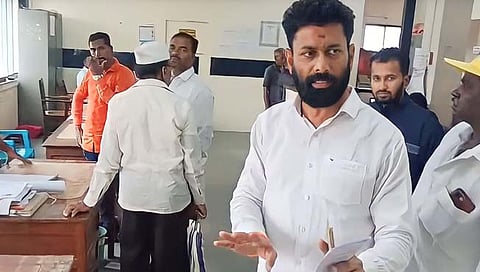 सांगली: तासगाव भूमी अभिलेखचा कारभार रामभरोसे; ठाकरे गटाचा आंदोलनाचा इशारा