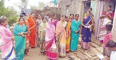 पाथर्डी : दारू अड्ड्यांवर जाऊन दिल्या नोटिसा; सरपंच आठरे यांचा पुढाकार