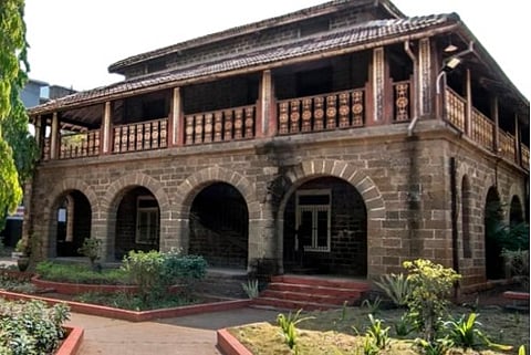 सर्व्हन्ट्स ऑफ इंडिया सोसायटीच्या बैठकीत तीन सदस्यांना दाखविला बाहेरचा रस्ता!