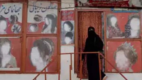 Taliban ban beauty salons | तालिबान्यांचा आणखी एक फतवा, अफगाणिस्तानात महिलांच्या ब्युटी सलूनवर बंदी
