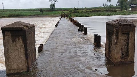 तेरवाड, शिरोळ बंधारे पाण्याखाली