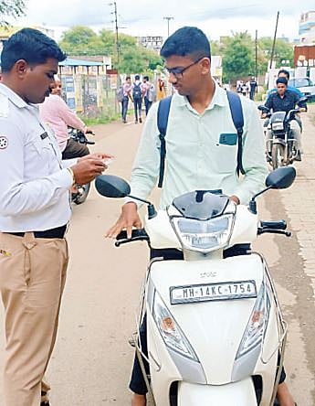 अल्पवयीन मुलांना गाडी दिल्यास पालकांवर कारवाई
