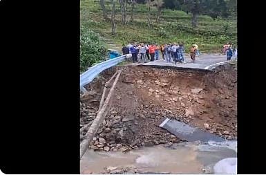 उत्तराखंड : चमोली जिल्ह्यात मुसळधार, महामार्गाचा काही भाग वाहून गेल्याने लोक अडकले