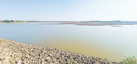 दौंड तालुक्यातील व्हिक्टोरिया तलावात केवळ 25 टक्के साठा