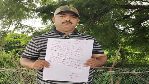 अहमदनगर : कर्जत-जामखेड एमआयडीसीच्या मंजुरीसाठी युवकाचं उद्योगमंत्र्यांना थेट रक्ताने पत्र