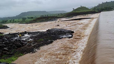 धुळे : लाटीपाडा धरण ओव्हरफ्लो; दोन महिन्यांनी भरले धरण