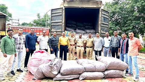 जळगाव : चॉकलेटच्या आड सुरू होती वाहतूक, भुसावळात 50 लाखांचा गुटखा जप्त