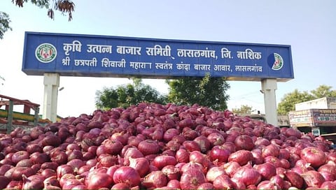 Nashik Onion Auction | आठ दिवसांनंतर कांदा लिलाव पूर्ववत, ७४ व्यापाऱ्यांना परवाने