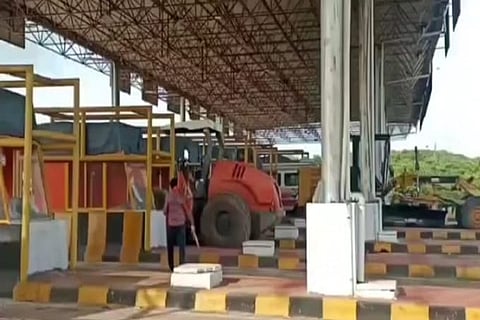 रत्नागिरी : हातविले येथील टोलनाक्याची मनसैनिकांकडून तोडफोड