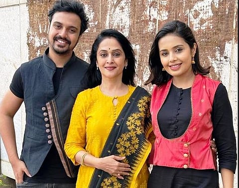 मृणाल कुलकर्णी, विराजस-शिवानी रांगोळे