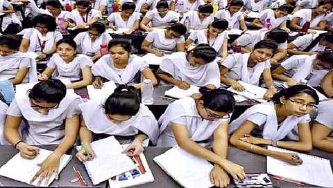 कोटा : करिअरच्या भूलभुलय्यातील फसव्या पाऊलवाटा!