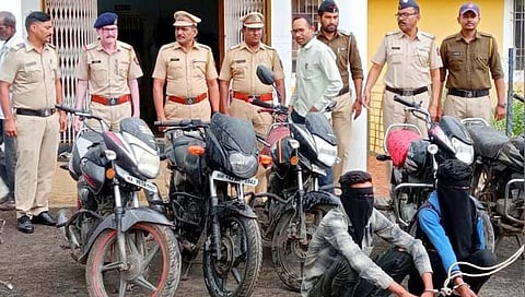 छत्रपती संभाजीनगर : कन्नड ग्रामीण पोलिसांनी आवळल्या दुचाकी चोरांच्या मुसक्या; १२ दुचाकी जप्त