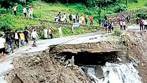 उत्तराखंडात भूस्खलन; दोन मुलांचा मृत्यू