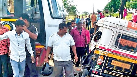 कोल्हापूर : रिक्षाला एस.टी. धडकली; तीन ठार