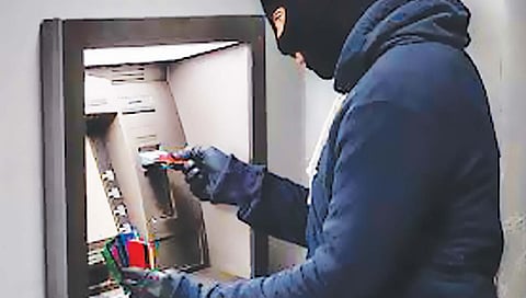 नागपूर: संसारासाठी चोरी, नवदाम्पत्याची एटीएममधून पैसे चोरण्याची क्लृप्ती उघड