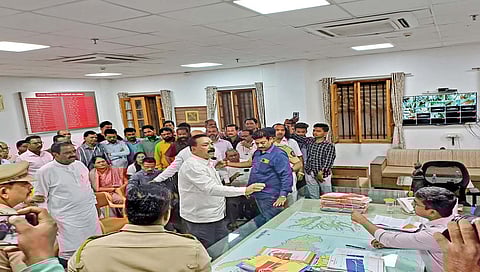 कोल्हापूर : सकल मराठा शिष्टमंडळ-जिल्हाधिकार्यांमध्ये खडाजंगी