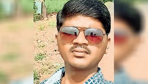 करुळ घाटात दरीत डंपर कोसळून चालकाचा मृत्यू