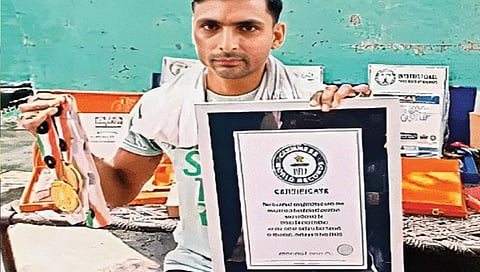 तोंडाने 80 किलो वजन उचलण्याचा विश्वविक्रम