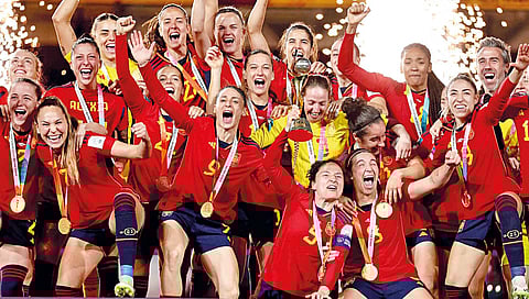 क्रीडा : स्पेनच्या पोरी लय भारी…