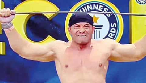 Iron Man : डोक्याने सळी वाकवणारा खराखुरा ‘आयर्न मॅन’!