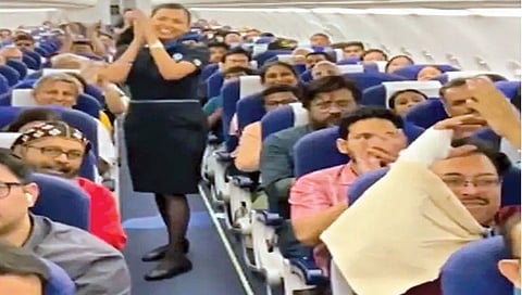 अन् विमानातही जल्लोष!