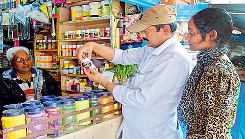 कोल्हापूर : गणेशमूर्तींसाठीच्या रंगांची बाजारपेठ 25 कोटींची