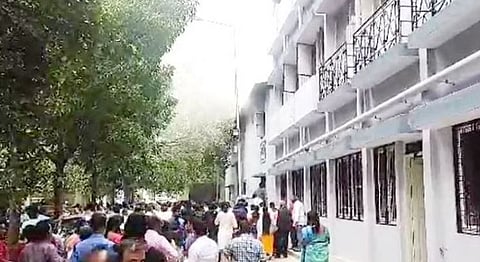 Bengaluru Fire | बंगळूर महानगरपालिका इमारतीत आग, ८ कर्मचारी जखमी