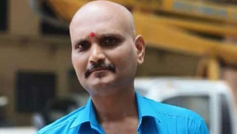 Nashik : त्र्यंबक रोडवर दुभाजकावर कार धडकली, मनपा कर्मचारी ठार