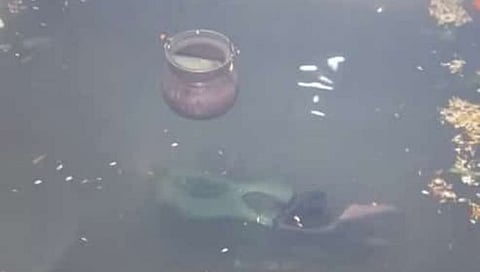 नाशिक : पावसासाठी आंबेगावातील महिलांचे महादेवाची पिंड पाण्यात बुडवून साकडे