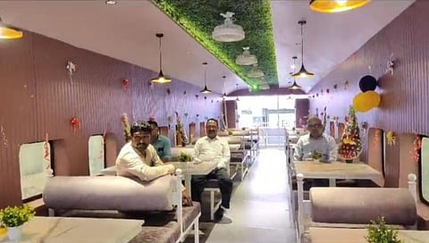 नाशिकरोडला रेल्वे डब्यातच सुरु झालय हॉटेल, अशी आहे खासियत