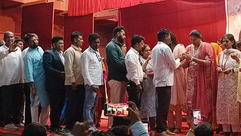 नंदुरबार : खासदार डॉ. हिना गावित, सुप्रिया गावित यांनी कार्यकर्त्यांना बांधली राखी