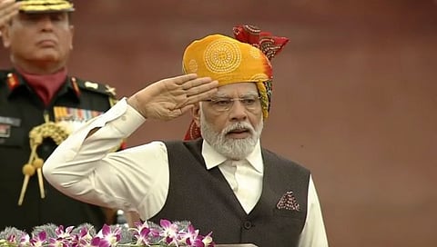 77th Independence Day | पीएम मोदी यांनी ऐतिहासिक लाल किल्ल्यावर फडकवला राष्ट्रध्वज