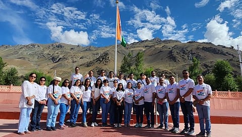 कोल्हापूर हायकर्स तर्फे कारगिलमध्ये ध्वजवंदन