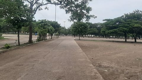 Onion news : आशिया खंडातील सर्वात मोठी कांदा बाजारपेठ पडली ओस