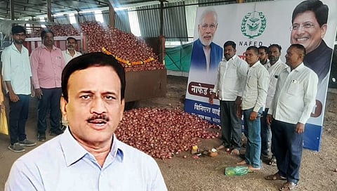 लासलगाव : नाफेडने खरेदी केलेला सुरेखा कोकणे यांचा पहिला ट्रॅक्टर