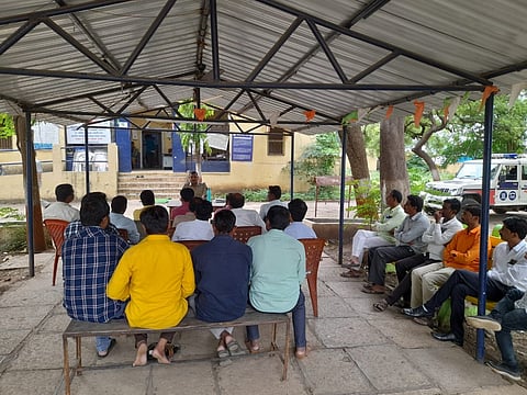 परभणी : पाथरीत रोडरोमियोंच्या बंदोबस्तासाठी पोलिस निरीक्षकांची खाजगी शिक्षकांसोबत बैठक