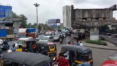 ठाणे : उड्डाणपुलाअभावी कल्याण – शिळ रोडवर वाहतूककोंडी