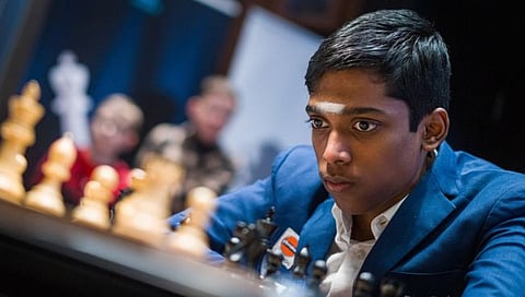 World Chess Championship 2023 : कार्सलनला झुंजवणाऱ्या प्रज्ञानंदविषयी जाणून घ्या सविस्तर…