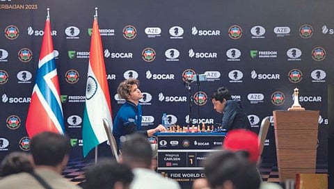 आर. प्रज्ञानंद-कार्लसन दुसरी लढतही बरोबरीत, फिडे बुद्धिबळ विश्वचषकाची फायनल; आज रंगणार टायब्रेकर