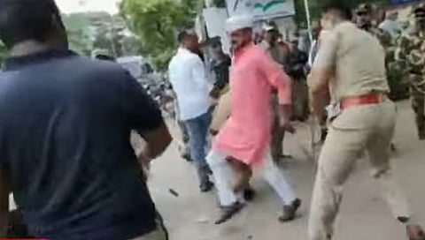 Sambhaji Bhide Controversy : भिडे गुरूजींच्या समर्थनार्थ आंदोलन; पोलिसांचा धारकर्यांवर लाठीचार्ज