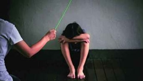 Delhi School : शिक्षकाची सहावीच्या विद्यार्थ्याला बेदम मारहाण; मुलगा रुग्णालयात दाखल; दिल्लीच्या सरकारी शाळेतील घटना