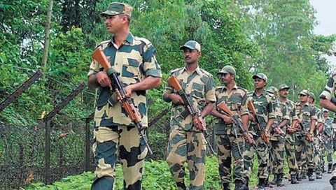 Paramilitary Forces: निमलष्करी दलातील जवानांना सोशल मीडियावर फोटो, व्हिडिओ शेअर करण्यास मज्जाव