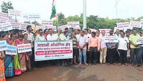 सिंधुदुर्ग : आडाळी एमआयडीसी सुरू करण्याच्या मागणीसाठी लक्षवेधी लाँगमार्च