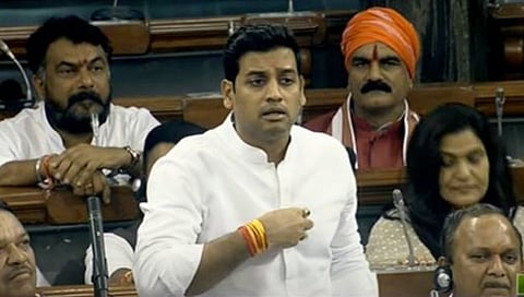 श्रीकांत शिंदेंचा ‘अविश्वास’वरील चर्चेवेळी उद्धव ठाकरेंवर निशाणा; म्हणाले, “अडीच वर्षात…”