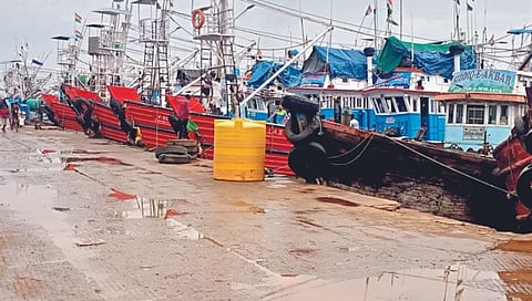 रत्नागिरी : मासेमारीपूर्वीच मच्छीमारांना आर्थिक फटका