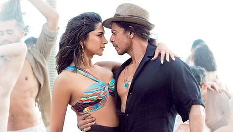 दीपिकाचा झाडू पोछा, हजरजबाबी शाहरूख