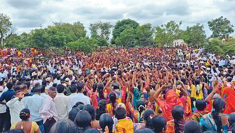 Satara News | ३०० महिलांनी एकमेकींना हातवारे करत वाहिली शिव्यांची लाखोली; काय आहे ही बोरीच्या बाराची परंपरा?