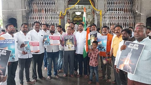 सोलापूर : चांद्रयान-३ मोहीम यशस्वी होण्यासाठी भाजपच्या वतीने सिद्धरामेश्वरांची महाआरती