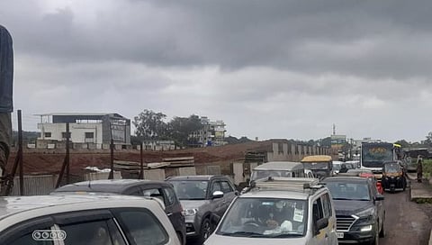 Nashik : घोटी-सिन्नर फाटा वाहतूक कोंडीने नागरिक हैराण